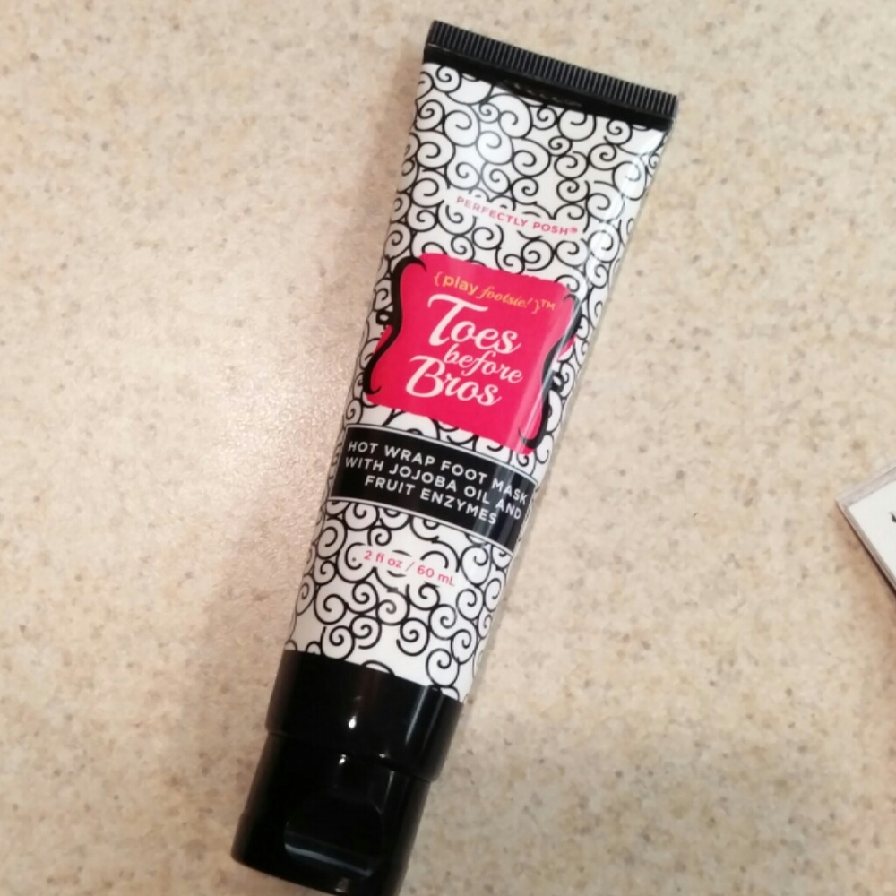 Perfectly Posh toes before bros hot foot mask